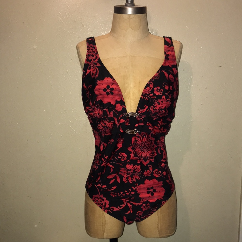 Cole,women’s Black and red floral swimsuit.size 14